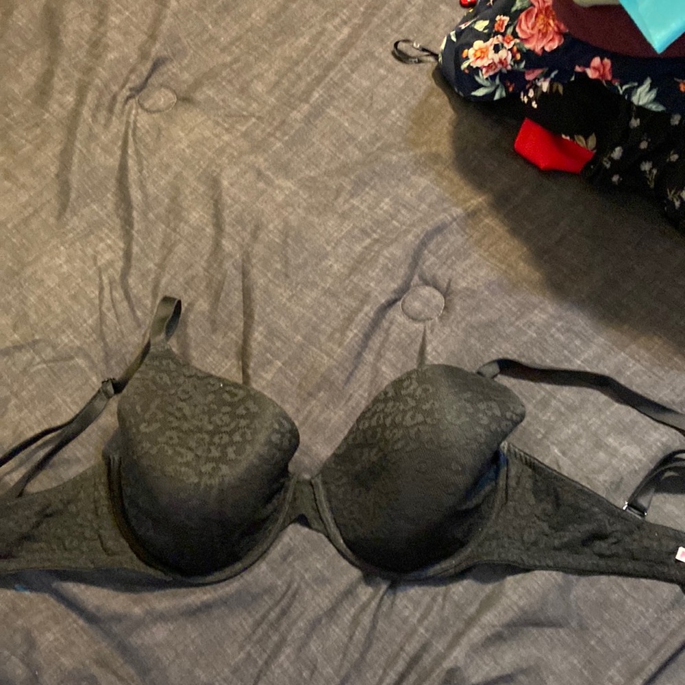 Where everywhere T-shirt lightly lined bra 34DD Victoria’s Secret pink